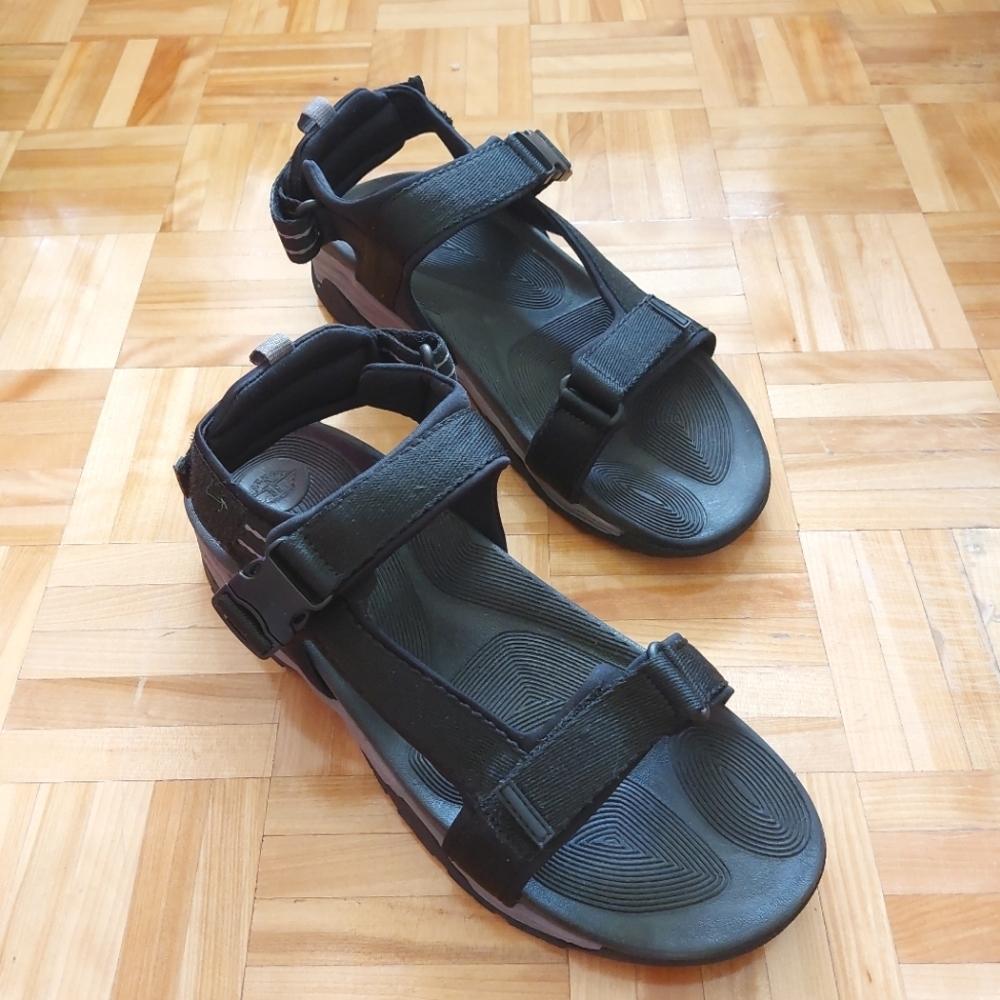 Dockers men strap sandals  size 12M